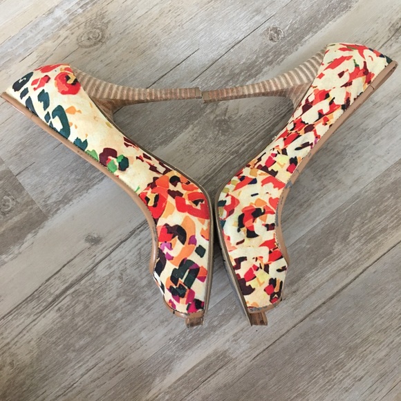 Abstract Colorful Fall Heels - Picture 4 of 7